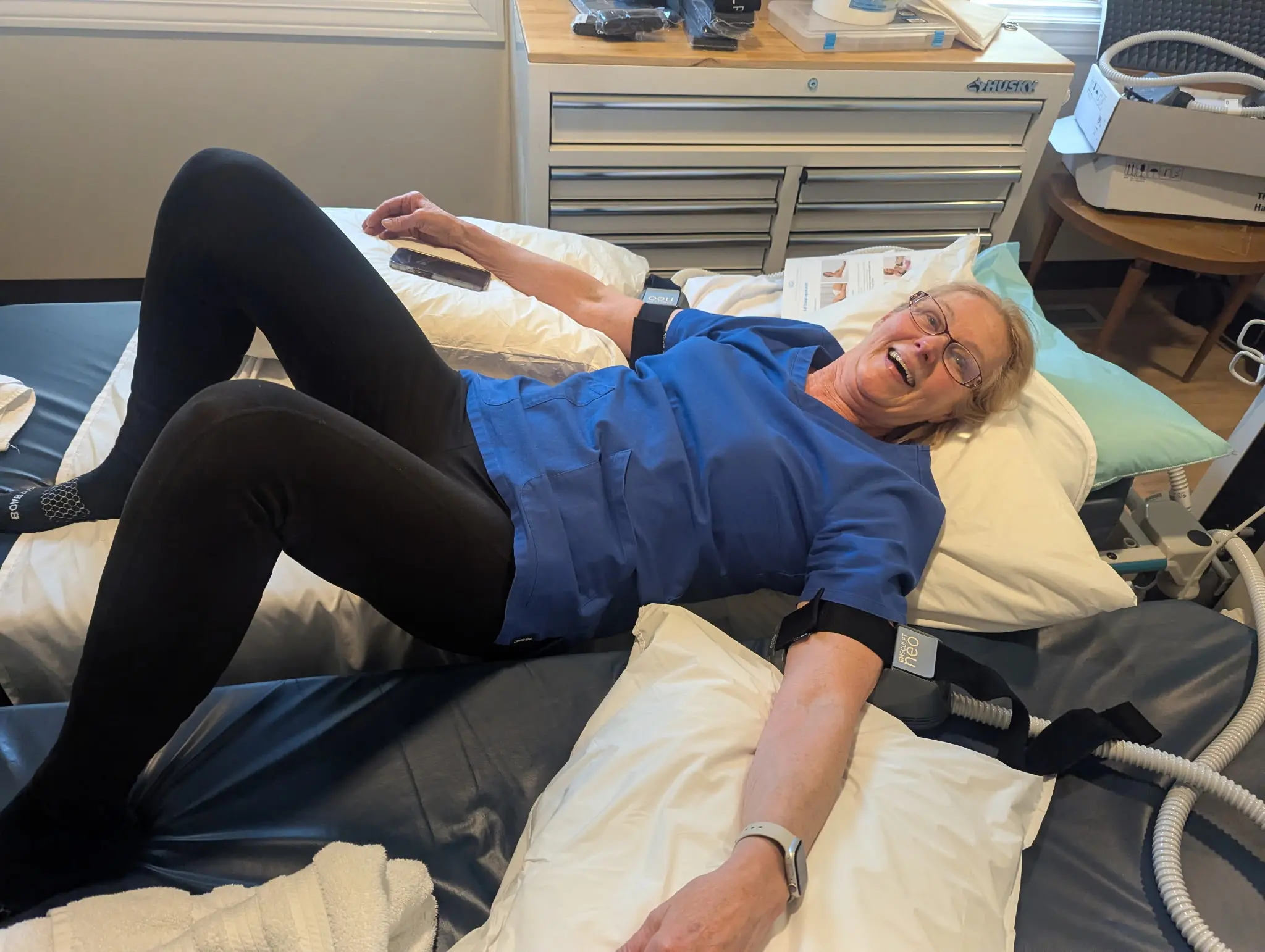 Dr. Jan Gillespie using Emsculpt NEO on the triceps